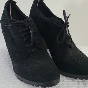 Tommy Hilfiger Suede Oxford Heels - EUC -